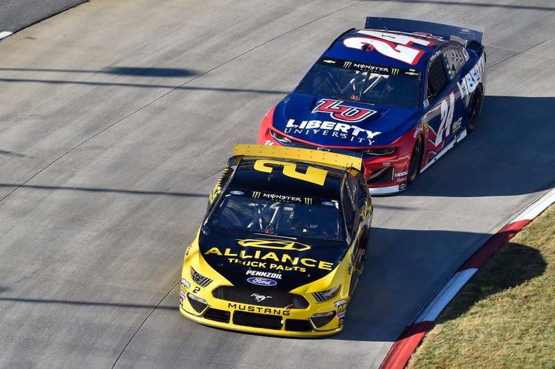 Brad Keselowski, Team Penske, Ford Mustang Alliance Truck Parts, William Byron, Hendrick Motorsports, Chevrolet Camaro Liberty University