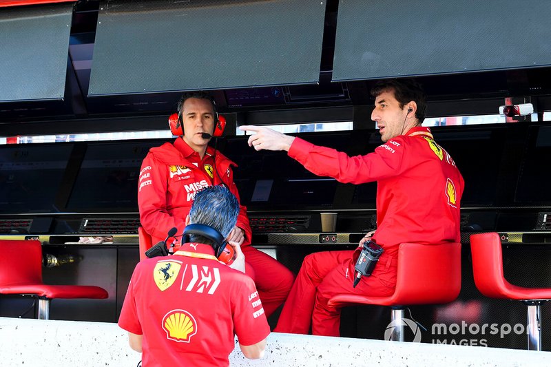 Personale Ferrari al muretto box
