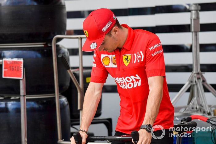 Charles Leclerc, Ferrari en bici