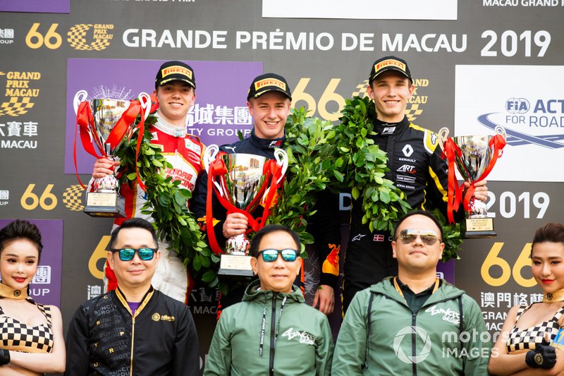 Podio: il vincitore della gara Jüri Vips, Hitech Grand Prix, il secondo classificato Robert Shwartzman, SJM Theodore Racing by Prema, il terzo classificato Christian Lundgaard, ART Grand Prix