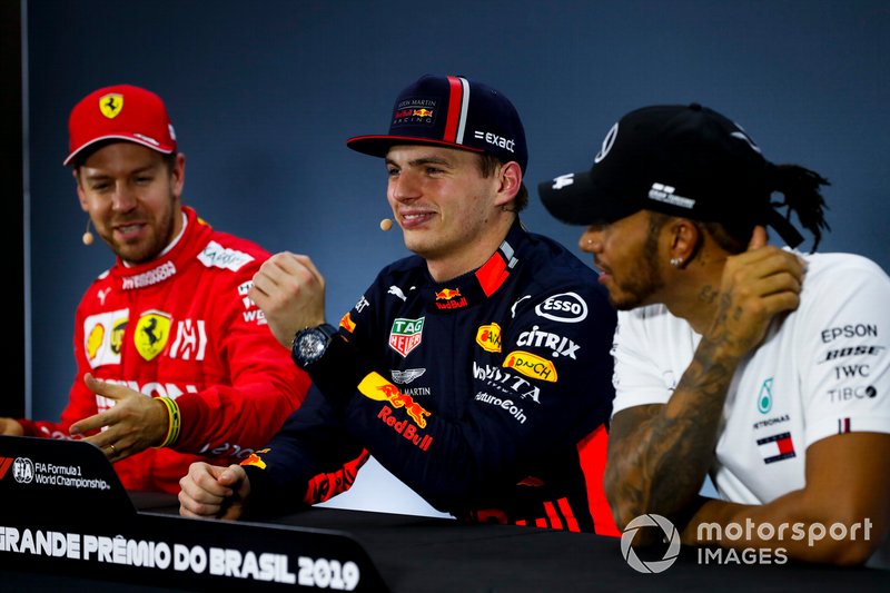 Sebastian Vettel, Ferrari, il poleman Max Verstappen, Red Bull Racing e Lewis Hamilton, Mercedes AMG F1, durante la conferenza stampa