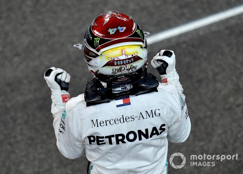 Lewis Hamilton, Mercedes AMG F1, festeggia dopo aver preso la pole