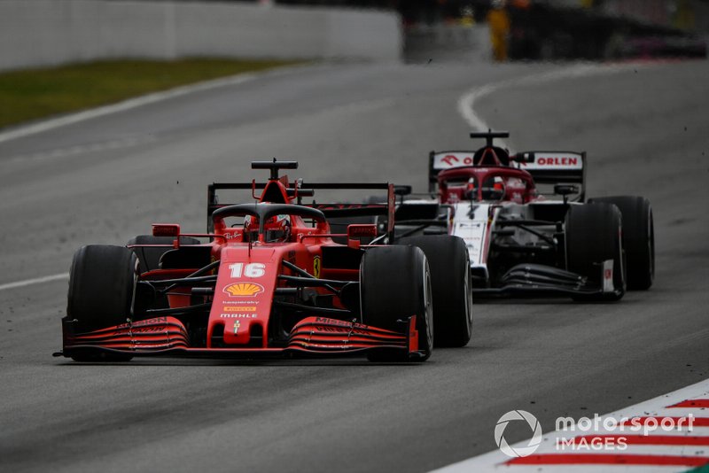 Charles Leclerc, Ferrari SF1000, precede Kimi Raikkonen, Alfa Romeo Racing C39