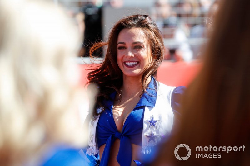 The Dallas Cowboys Cheerleaders entertain the crowds
