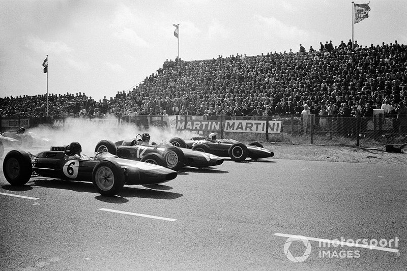 Jim Clark, Lotus 25 Climax, Graham Hill, BRM P57 ve Bruce McLaren, Cooper T66 Climax