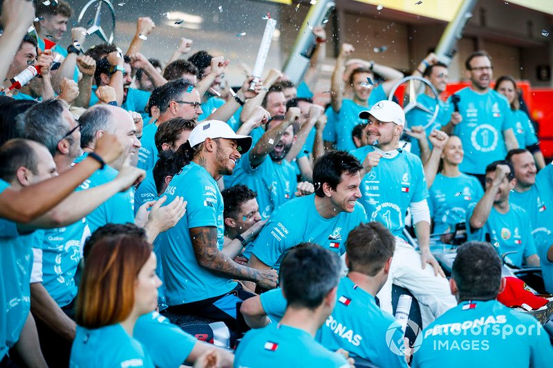 Valtteri Bottas, Mercedes AMG F1, 1st position, Lewis Hamilton, Mercedes AMG F1, 3rd position, and the Mercedes team celebrate after securing a win in the race and in the 2019 Constructors Championship