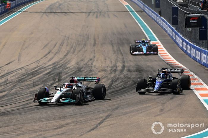 George Russell, Mercedes W13, Alex Albon, Williams FW44, Esteban Ocon, Alpine A522