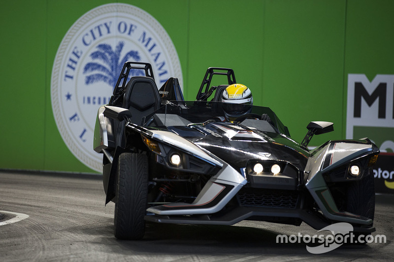 Gabriel Glusman pilote la Polaris Slingshot SLR