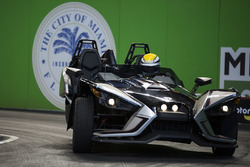 Gabriel Glusman pilote la Polaris Slingshot SLR