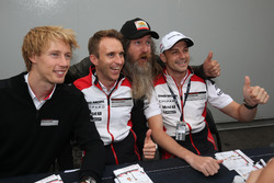 #2 Porsche Team Porsche 919 Hybrid: Timo Bernhard, Earl Bamber, Brendon Hartley with Magnus Walker