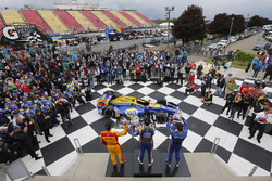 Le vainqueur Alexander Rossi, Herta - Andretti Autosport Honda, le deuxième, Scott Dixon, Chip Ganassi Racing Honda, le troisième, Ryan Hunter-Reay, Andretti Autosport Honda