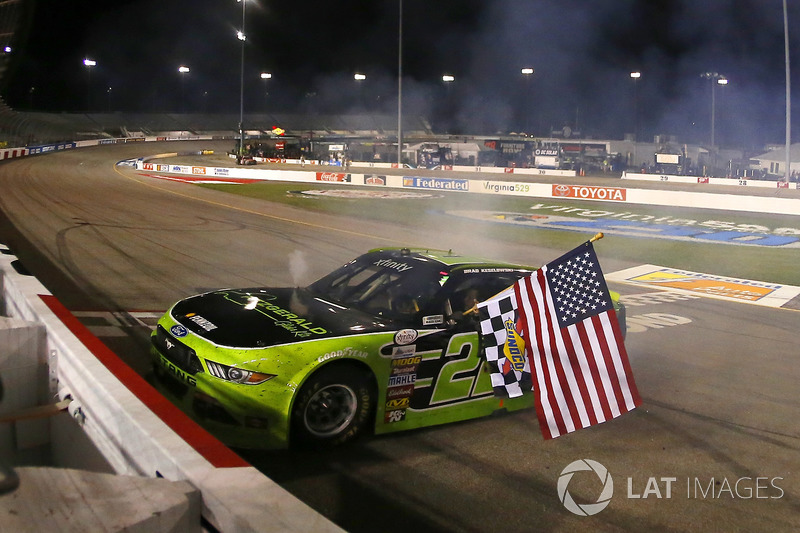 Ganador de la carrera Brad Keselowski, Team Penske Ford