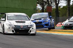 Jonathan Giacon, Honda Civic TCR precede Stefano Comini, Subaru STI TCR