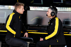 Nico Hulkenberg, Renault Sport F1 Team with Nick Chester, Renault Sport F1 Team Chassis Technical Di