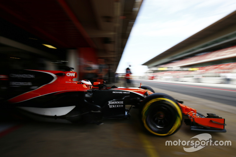 Stoffel Vandoorne viu sua McLaren ter problemas elétricos e a equipe foi obrigada a trocar o motor novamente.
