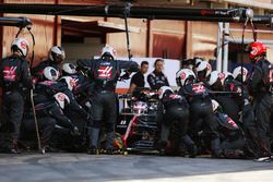 Romain Grosjean, Haas F1 Team VF-17, makes a pit stop