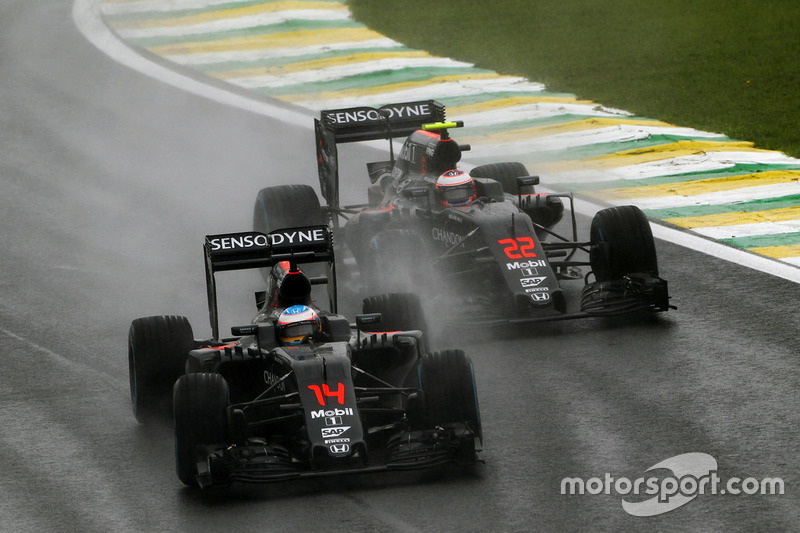 Fernando Alonso, McLaren MP4-31; Jenson Button, McLaren MP4-31