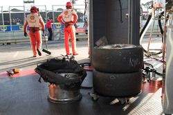 Team Penske Ford tyre blowout