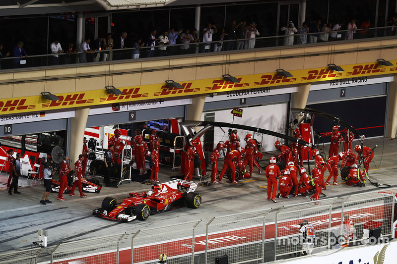 Sebastian Vettel, Ferrari SF70H pit stop