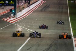 Jolyon Palmer, Renault RS 17, battles with Marcus Ericsson, Sauber C36, behind Fernando Alonso, McLaren MCL32