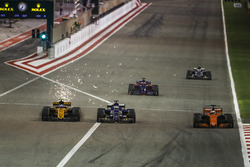 Jolyon Palmer, Renault RS 17, battles with Marcus Ericsson, Sauber C36, behind Fernando Alonso, McLaren MCL32