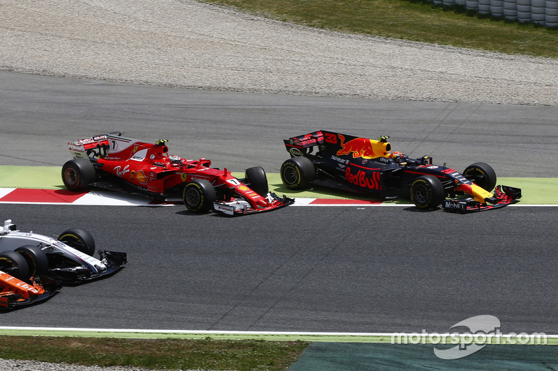 Verstappen largou à frente de Ricciardo em Barcelona, mas abandonou logo no início, após um toque com Raikkonen.