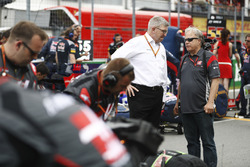 Ross Brawn, Managing Director of Motorsports, FOM, Gene Haas, Team Owner, Haas F1 Team