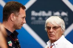 Christian Horner, Teambaas Red Bull Racing, in gesprek met Bernie Ecclestone, erevoorzitter van de F