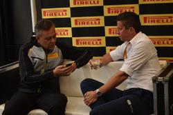 Marcin Budkowski, Responsabile tecnico FIA e Mario Isola, Responsabile auto Pirelli Motorsport