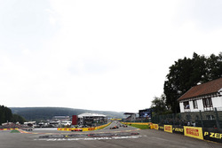Valtteri Bottas, Mercedes AMG F1 W08, Kimi Raikkonen, Ferrari SF70H, Max Verstappen, Red Bull Racing RB13