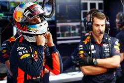 Daniel Ricciardo, Red Bull Racing, met son casque