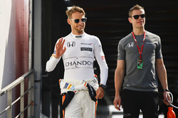 Jenson Button, McLaren, his trainer Mike Collier
