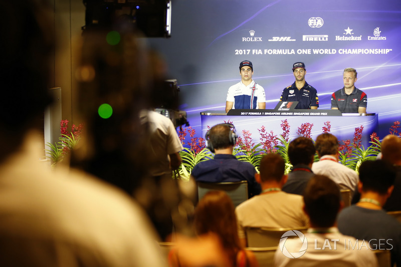 Lance Stroll, Williams FW40, Daniel Ricciardo, Red Bull Racing, Kevin Magnussen, Haas F1 Team, nella conferenza stampa