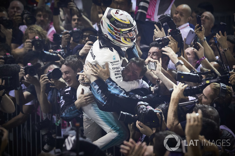 Race winner Lewis Hamilton, Mercedes AMG F1