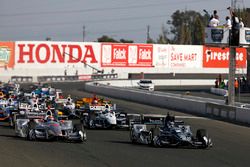 Старт последней гонки IndyCar 2017 года в Сономе. Лидирует Джозеф Ньюгарден, Team Penske Chevrolet
