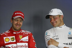 Себастьян Феттель, Ferrari, и Валттери Боттас, Mercedes AMG F1