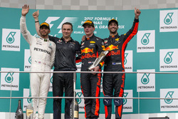 Lewis Hamilton, Mercedes AMG F1, Dan Fallows, Red Bull Racing Head of Aerodynamics, race winner Max Verstappen, Red Bull Racing and Daniel Ricciardo, Red Bull Racing celebrate on the podium
