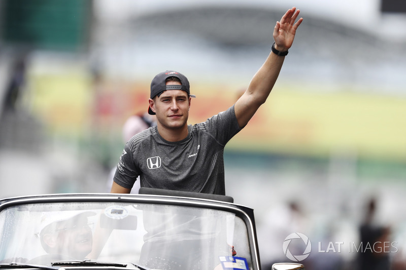Stoffel Vandoorne, McLaren, waves on the drivers parade