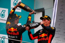 Podio: il vincitore della gara Max Verstappen, Red Bull Racing, il terzo classificato Daniel Ricciar