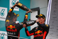 Podio: il vincitore della gara Max Verstappen, Red Bull Racing, il terzo classificato Daniel Ricciar