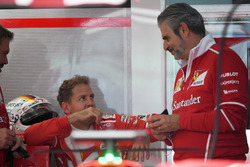 Sebastian Vettel, Ferrari e Maurizio Arrivabene, Team Principal Ferrari