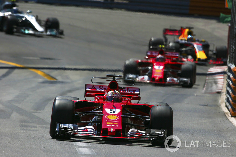 Sebastian Vettel, Ferrari SF70H, Kimi Raikkonen, Ferrari SF70H