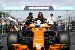 Fernando Alonso, McLaren MCL32, arrives on the grid