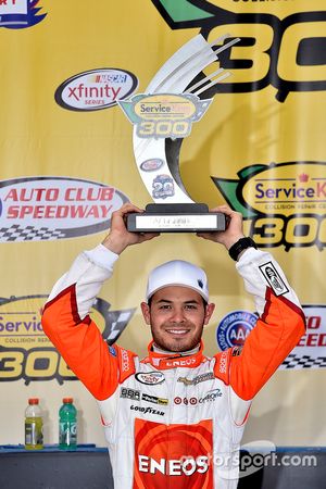 Race winner Kyle Larson, Chip Ganassi Racing Chevrolet