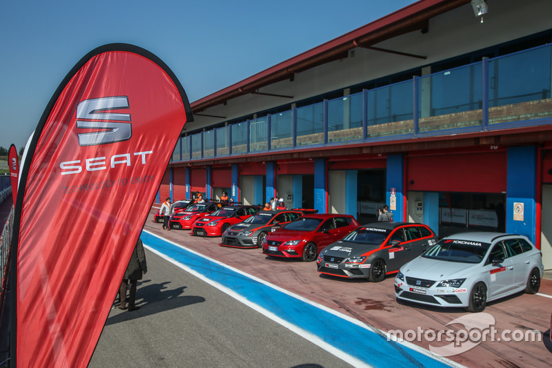 Vetture sulla pit lane