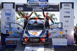 Les vainqueurs Thierry Neuville, Nicolas Gilsoul, Hyundai i20 WRC, Hyundai Motorsport