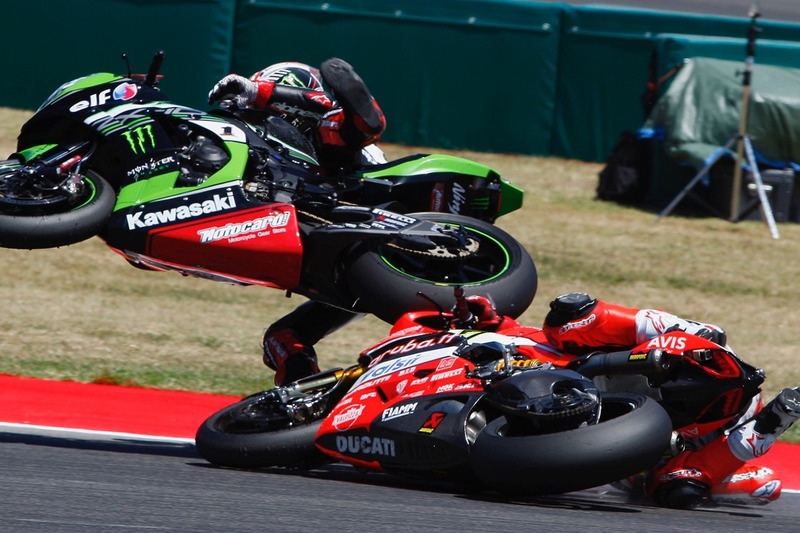 Chaz Davies and Jonathan Rea crash in Misano