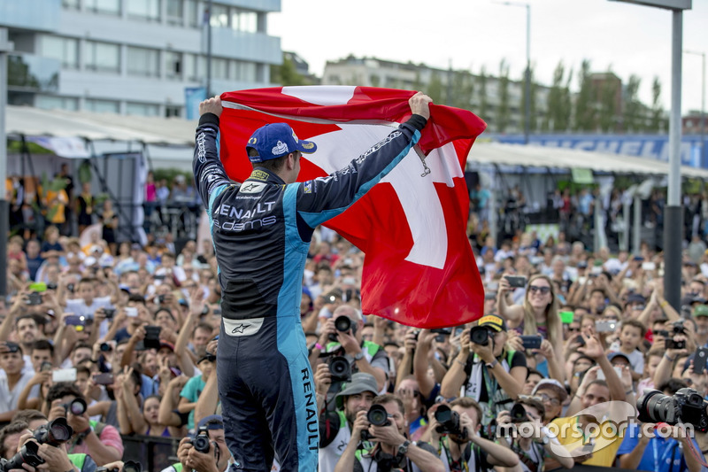 Podio: il vincitore della gara Sébastien Buemi, Renault e.Dams