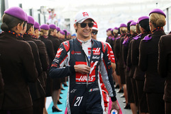 Esteban Gutierrez, Haas F1 Team op de rijdersparade
