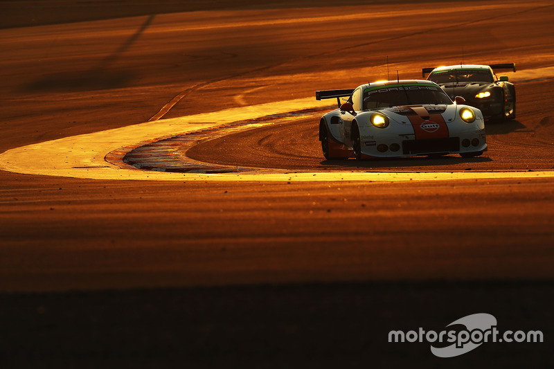 #86 Gulf Racing Porsche 911 RSR: Michael Wainwright, Adam Carroll, Ben Barker